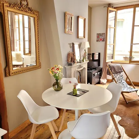 Parking Prive -le Valentin -coeur Historique -la Clef De Appartement *