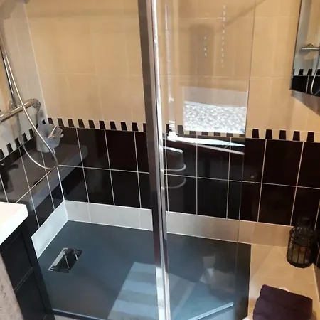 Parking Prive -le Valentin -coeur Historique -la Clef De Appartement